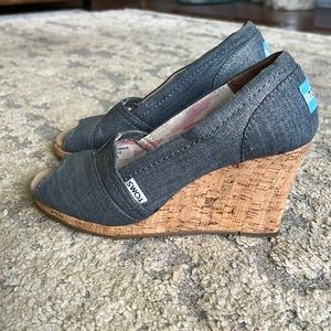 Women's size 6 toms wedges. Blue Jean denim color